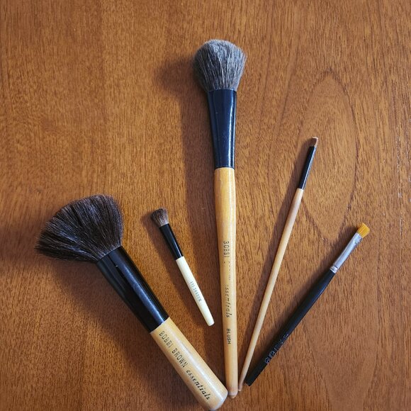 Makeup Brushes - Picture 1 of 7